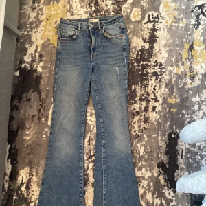 Bootcut jeans -  jeans som jag säljer då den inte kommer t ngn andvändning! Köptes för 399 säljer för 200!
