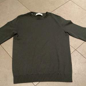 Mörkgrön tröja från selected homme. Köptes ny för 799, aldrig använd. Storlek S, men passar även M