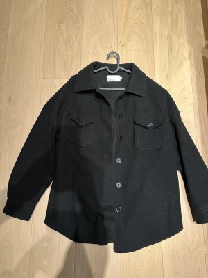 Jacka från Nelly - Strl 38 men är oversize 💕