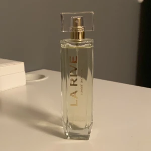 La rive parfym  - Säljer en super god parfym (drik nt de tack😭) doftar as najs men kommer inte till användning. Tryck gärna på köp nu❤️