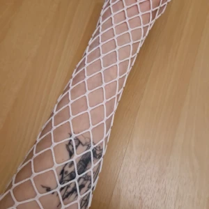 Vita fishnet strumpbyxor - Helt nya, aldrig använda vita fishnet strumpbyxor!