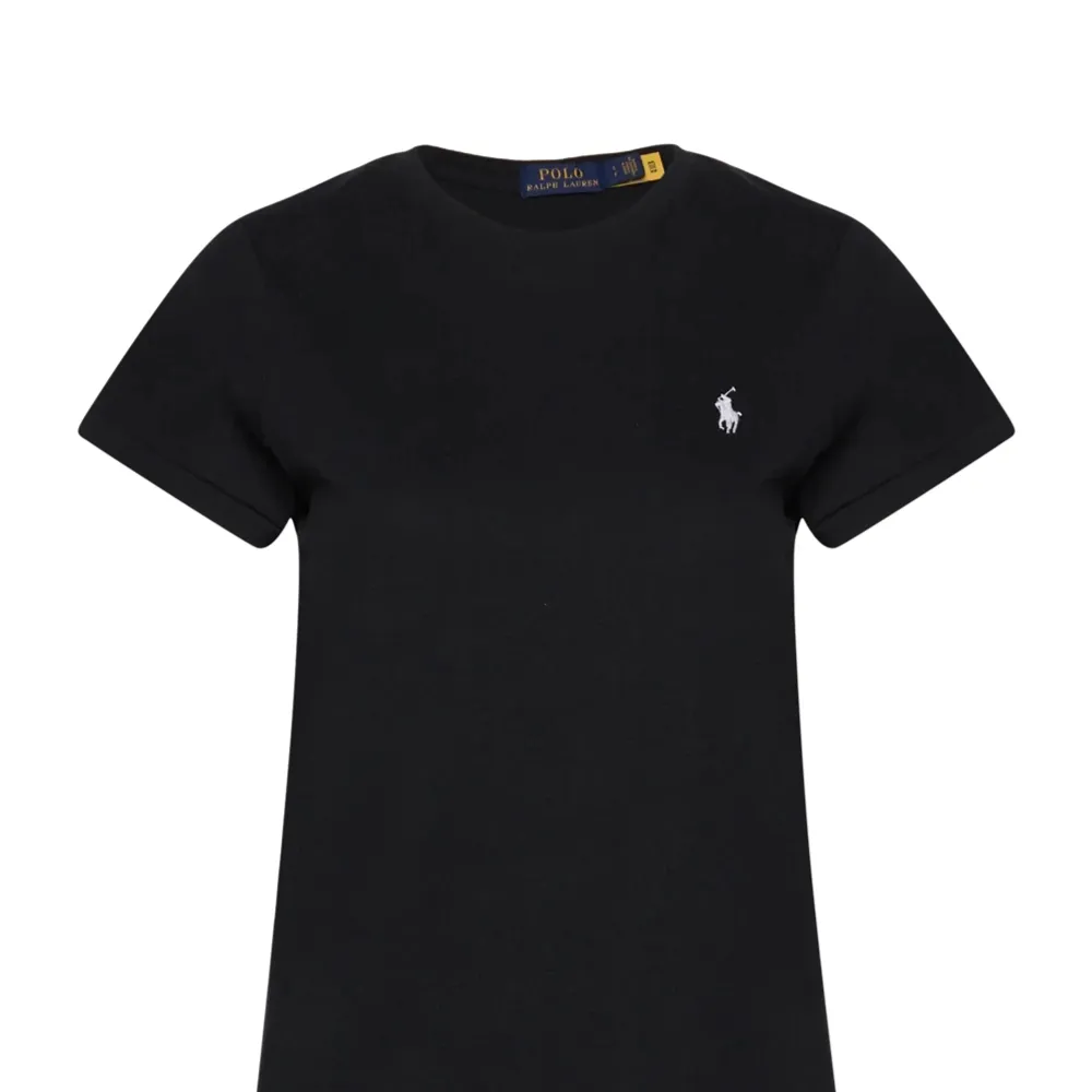 Ralph lauren T-shirt som endast är använd ett fåtal gånger💞Säljer då jag aldrig har användning utav den🫶🏻. T-shirts.