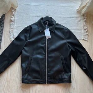 Bershka skinnjacka - Aldrig använd, strl M.