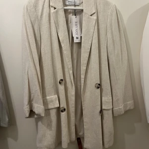 Beige kavaj - Aldrig använd