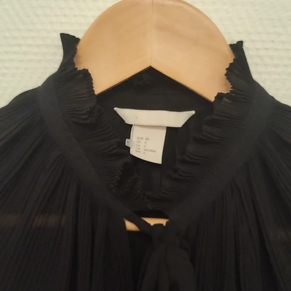 H&M genomsnittlig klänning  Storlek 36 Färg svart . Klänningar.
