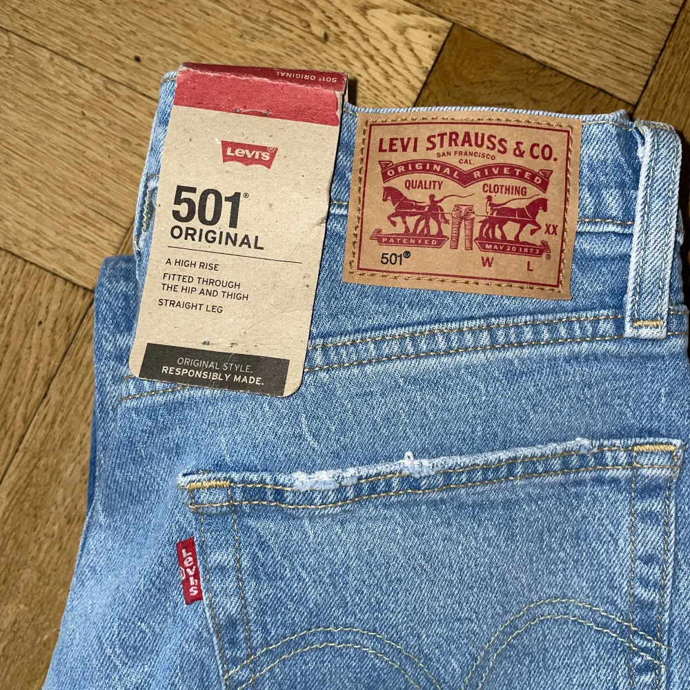 Köpta på levis, oanvända. Jeans & Byxor.