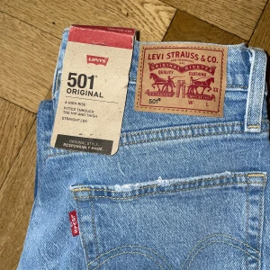 levis 501 28/32  - Köpta på levis, oanvända