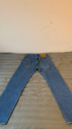 Levis 551 - Säljer mina gamla Levis jeans 551. Finns inga hål eller defekter då dem är oanvända. Finns att plocka upp i Västerås.  Nypris: 1395