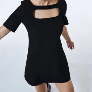 Så snygg zaraklänning  - Jättefin klänning från zara! Storlek M 