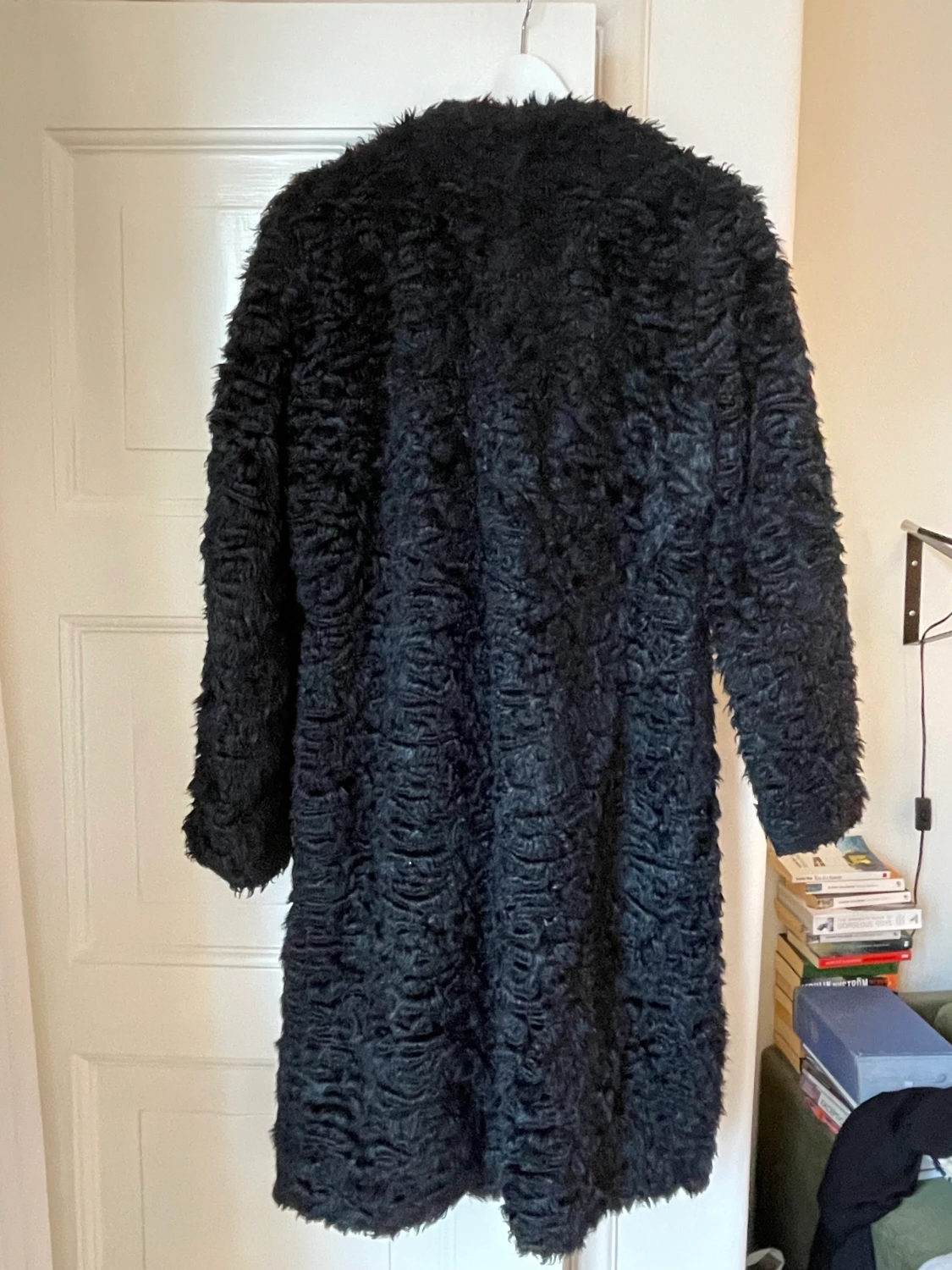 Svart fuskpälskappa - 90