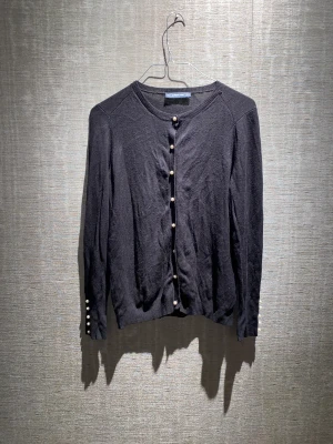 Kofta | Zara - En jättefin kofta med pärlor från Zara knit. Skriv privat för mer bilder och info