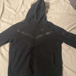 Nike tech  - Säljer min Nike tech den är för liten