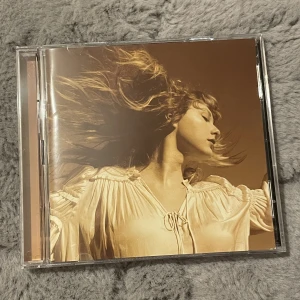 Fearless taylors version  -  Helt ny, säljer då jag rensar i min samling 😊ny kostar 169kr