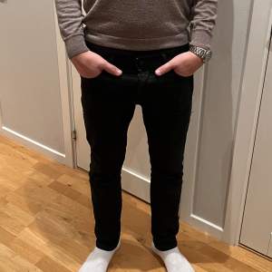 Säljer nu mina helt nya Jack & Jones jeans. Model slim/straight Tim. Storlek 30/30