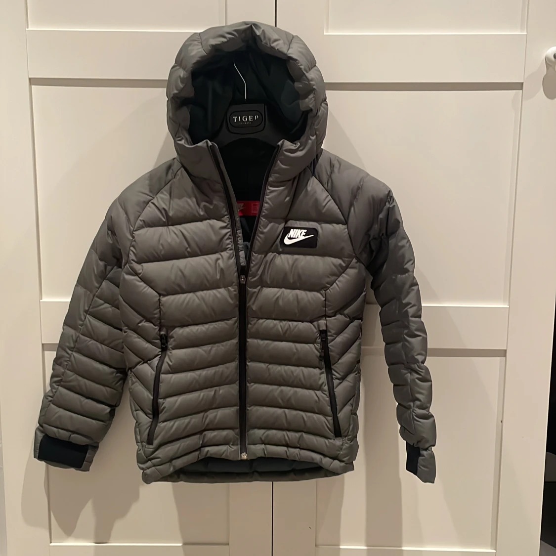 Barn Nike dunjacka 10-12y militärgrön