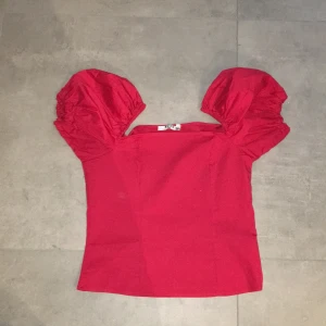 Blus från Na-kd - Röd blus från Na-kd inte använd