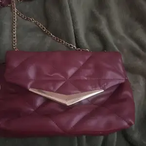Säljer denna söta röda väska från glitter!! ♥️♥️ 