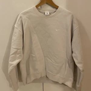 Nike Sweatshirt  - Använd ett fåtal gånger, kom aldrig till någon användning.