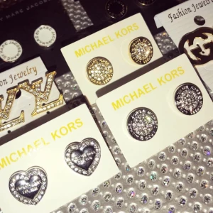 Helt nya örhängen   - 80kr st jätte fina helt nya 