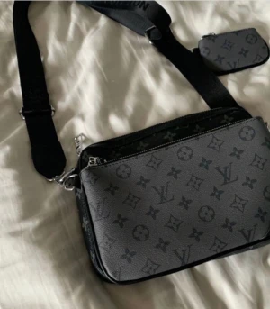 Louis vuitton väska  - Louis Vuitton bra skick bra pris för mer info kom pm mvh ramsan.
