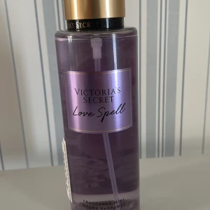 Victoria secret parfym  - Säjer denna parfym då jag inte använder den, endast testad, hör av er vi intressen 