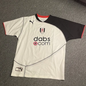 Fotbollströja  - Unik Puma Fulham tröja. En gammal upplaga så svår att hitta. Storlek M, pris kan diskuteras.