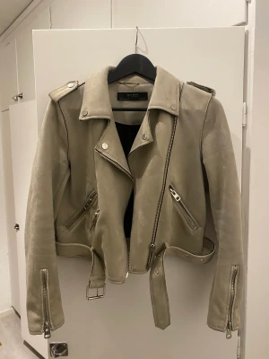 Bikerjacka i mocka - Cropped bikerjacka i mocka I gott skick 
