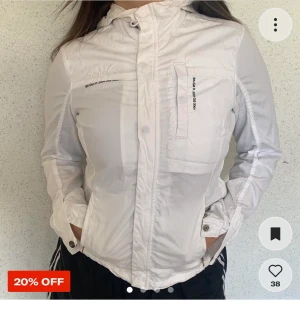 Vit G Star y2k jacka - Säljer en super snygg jacka som jag inte använder mycket. Köpt från depop! Lånade bildern från andra säljaren. Storlek S