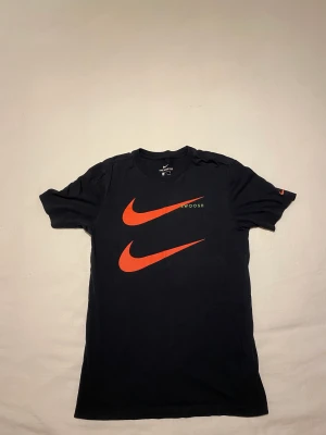 Nike swoosh t-shitt - Säljer då jag inte använder den längre. Den är i bra skick. 