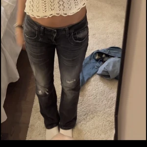 Ltb jeans  - Säljer mina jättesnyggs ltb jeans i färgen grå som tyvärr inte kommer till användning längre. Jeansen har inga defekter och ser nya ut. Hör av er vid frågor ❤️