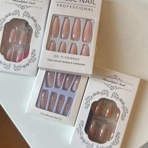 Vackra naturliga press-on nails, alla fyra paket för 149kr