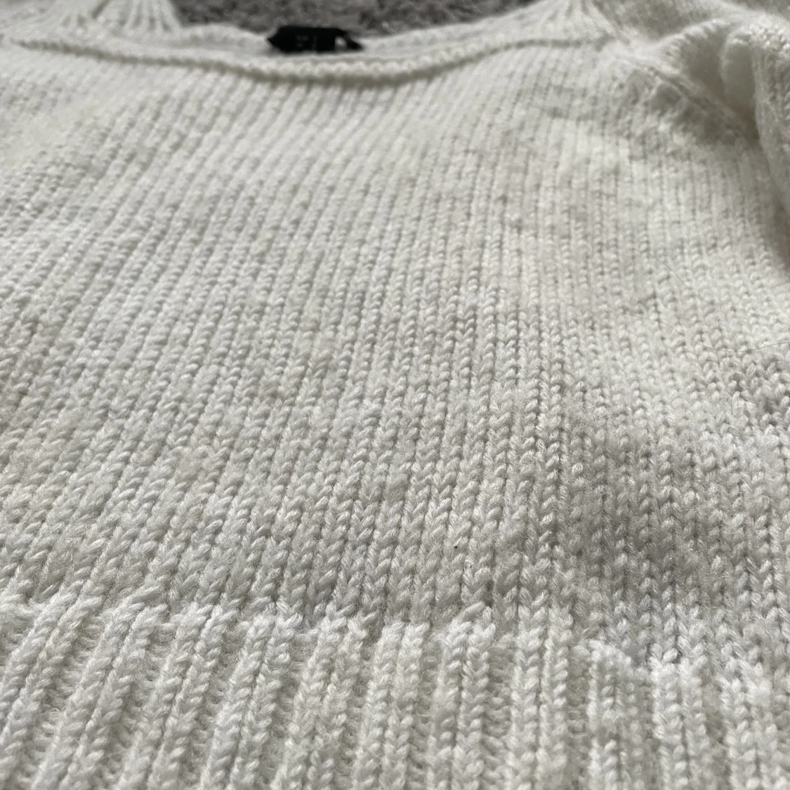 Vit stickad långärmad tröja  - 91