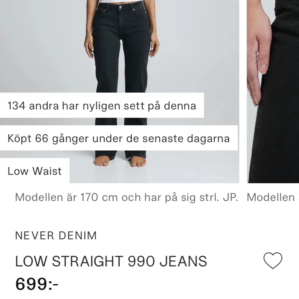 Ett par aldrig använda straight leg Low Rise jeans från bikbok i färgen svart 💗 nypris 700kr  Säljer även ett par i samma modell fast i blåjeans färg😊. Jeans & Byxor.