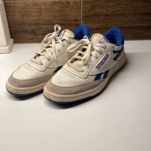 Reebok Club C Revenge Vintage Herr - Reebok Club C Revenge Vintage Herr strl. Använt ksk 5-6 gånger. Skick: 6/10. Köpt för 1300kr