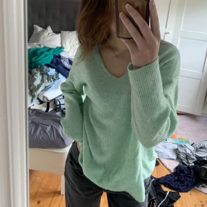 Stickad tröja Vero Moda - Stickadtröja från Vero Moda i jättebra skick.