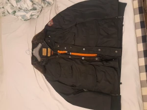 Parajumper portland masterpiece series  - Säljer min parajumper som är väldigt lite använd allt är gelt och fräscht 