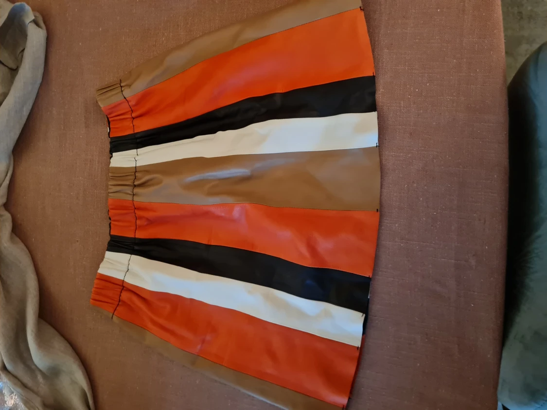 Stand studio skinnkjol