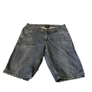 Jeansshorts blueprint  - Ett par feta jeansshorts i storlek m som är i bra skick.