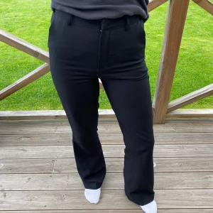 Kostymbyxor  - Kostymbyxor från Bikbok. Bootcut modell, högmidjade. 