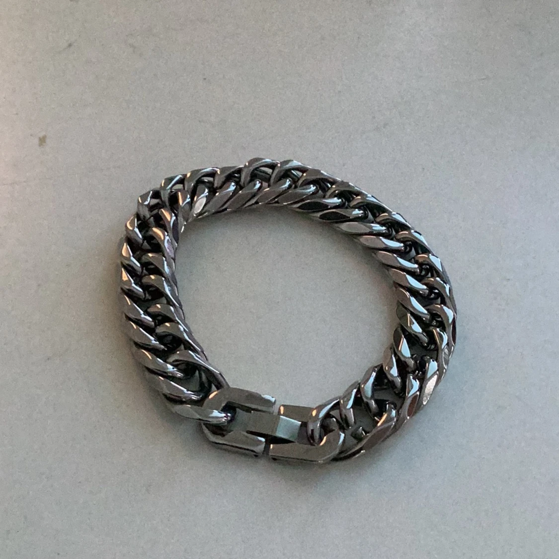 Armlänk. Snygg . Ny aldrig använt .. lite tyngre än dom andra..  - 90