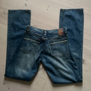 Lågmidjade jeans - Ett par supercoola lågmidjade jeans som tyvärr inte passar mig💕 skriv om ni har frågor!! Pris kan diskuteras 