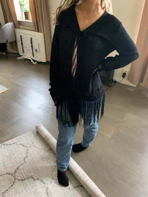 Kofta/cardigan - Jättefin kofta/cardigan med strå från gianini i strl L men passar perfekt på alla strl. 