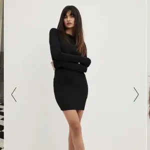 Superfin svart klänning från Maddy Nigmatullin kollektion för nakd, aldrig använd med lapparna kvar. Säljer klänningen då jag köpte 2 storlekar och glömde returnera den ena! 💗(Bilder från hemsidan på första bilderna)