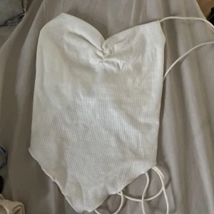 Korsad topp - Jättefin Topp som ska vara korsad i ryggen, endast testad!💘