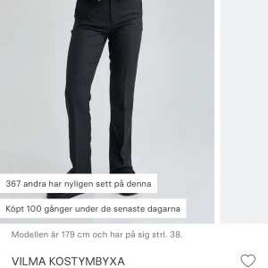 Vilma Kostymbyxa  - Säljer nu mina kostymbyxor från bikbok i strl 34 då de är för små för mig. Kontakta vid frågor och fler bilder. Nypris 499 kr. Använda 1 gång.