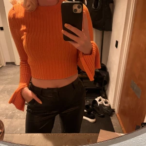Stickad tröja - Superfin organge tröja från Zara! 🧡 Strl S med slits i armarna. 