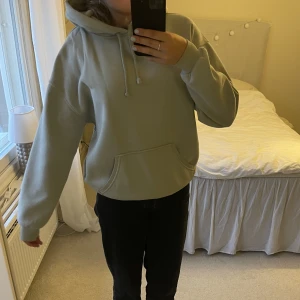 Hoodie - Hoodie från BikBok i en jätte härlig mintgröna färg