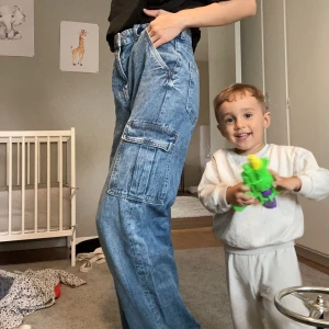 Cargo jeans baggy - Blåa jeans med fickor 