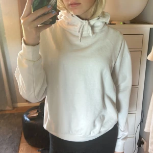 Hoodie från lager 157 - Jätteskön hoodie men kommer tyvärr aldrig till användning🤍