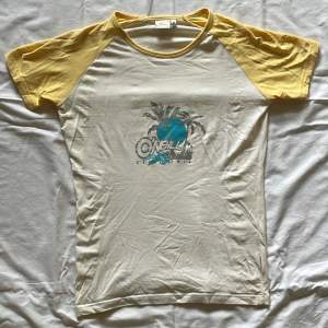 T-shirt med tryck från O’neill. Varan är aldrig använd och är i perfekt skick. 
